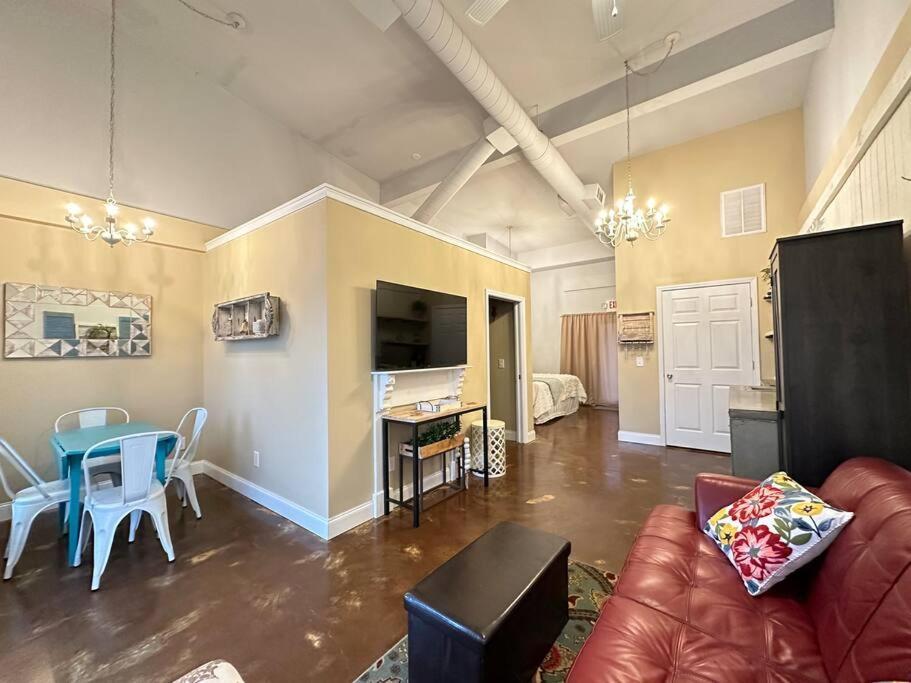 Haven At Hazel~Downtown Bungalow Demorest Exterior foto